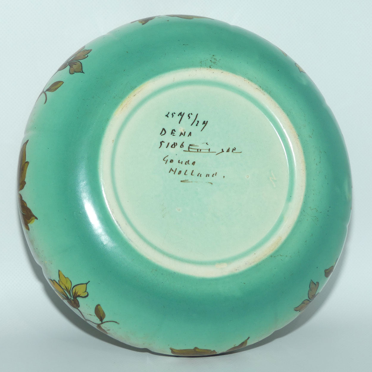 Gouda Holland large round float bowl | Dena pattern 2575/27