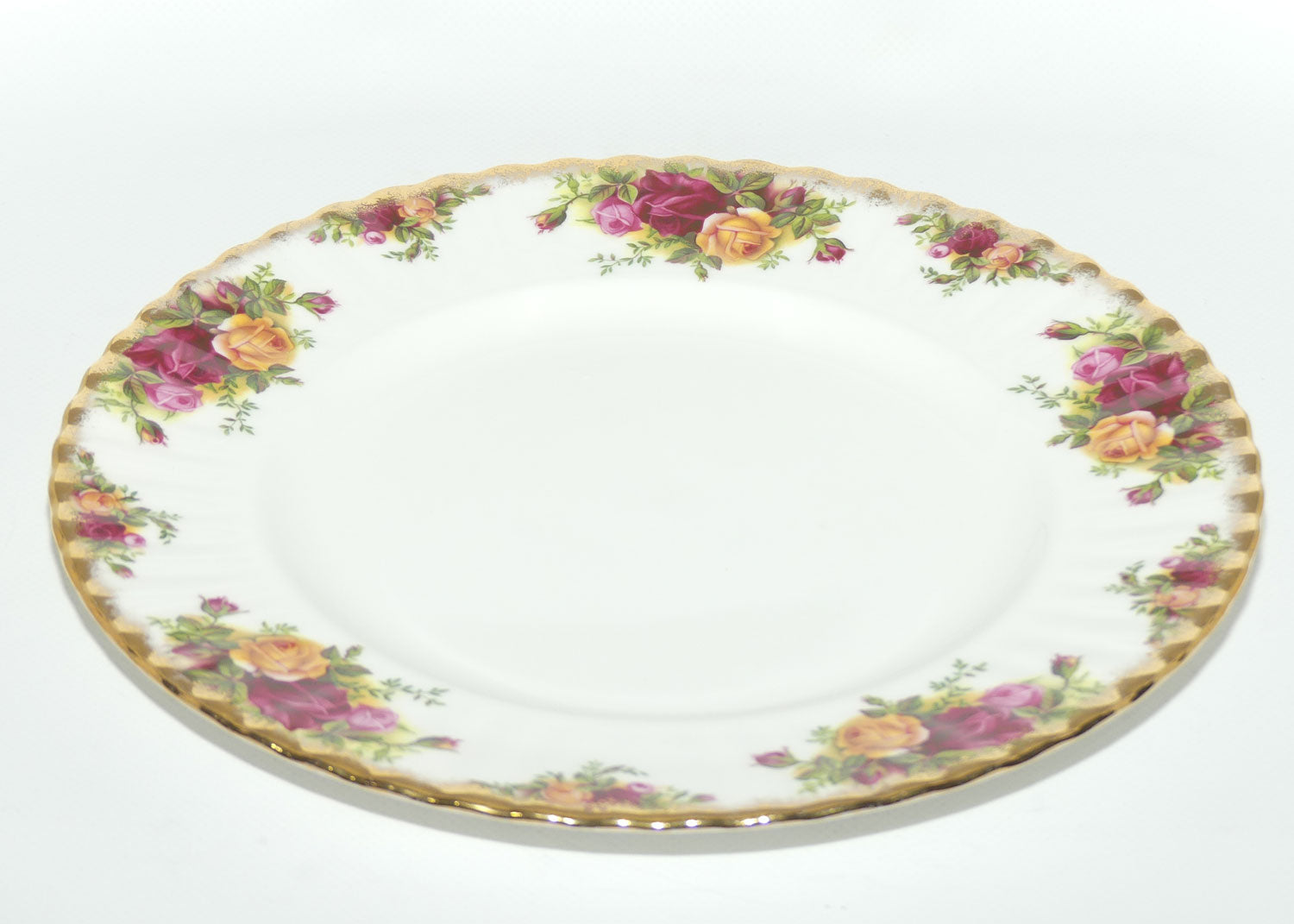 Royal Albert Bone China England Old Country Roses dinner plate | 26.5cm diam | early backstamp