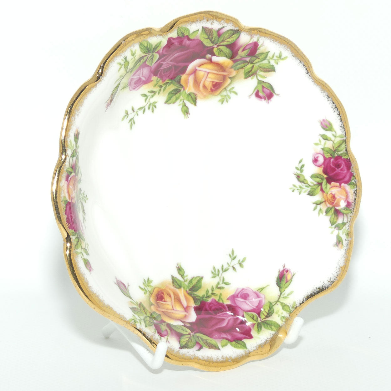 Royal Albert Bone China England Old Country Roses Bon Bon shell shape dish | 13cm | © 1962 Royal Albert Ltd backstamp