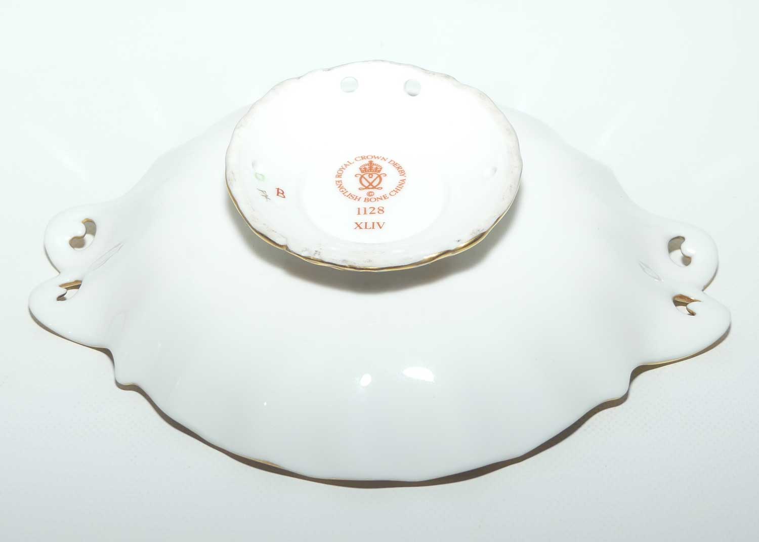 Royal Crown Derby Old Imari 1128 small footed and handled bowl | c.1981