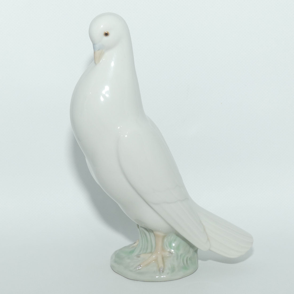 Nao by Lladro figure Dove | Standing Tall
