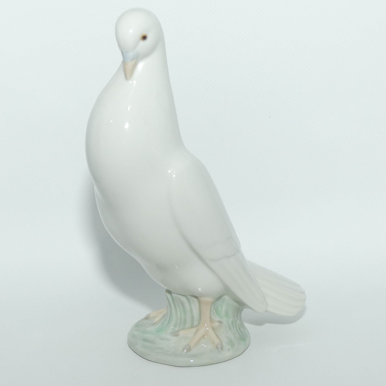 Nao by Lladro figure Dove | Standing Tall