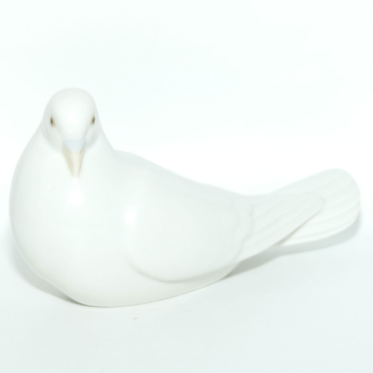 Nao by Lladro figure Dove | Seated Resting