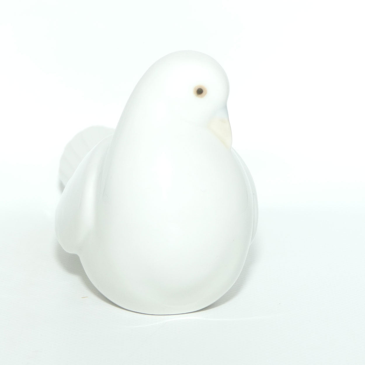 Nao by Lladro figure Dove | Seated Resting