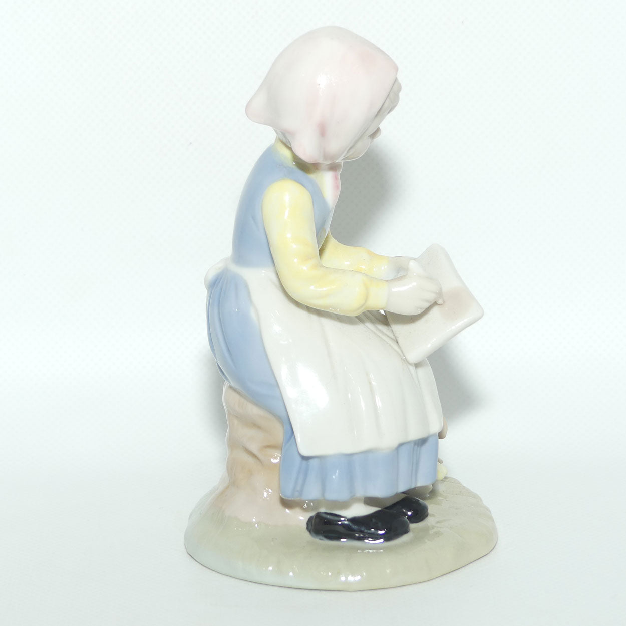 Porcelain Duncan Royale Farm Girl figure | 15cm tall