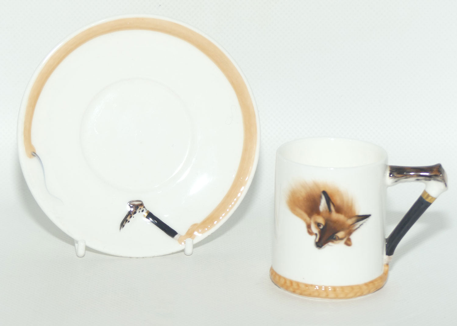 Royal Doulton Reynard the Fox coffee cup and saucer H4927 | Fox Lying