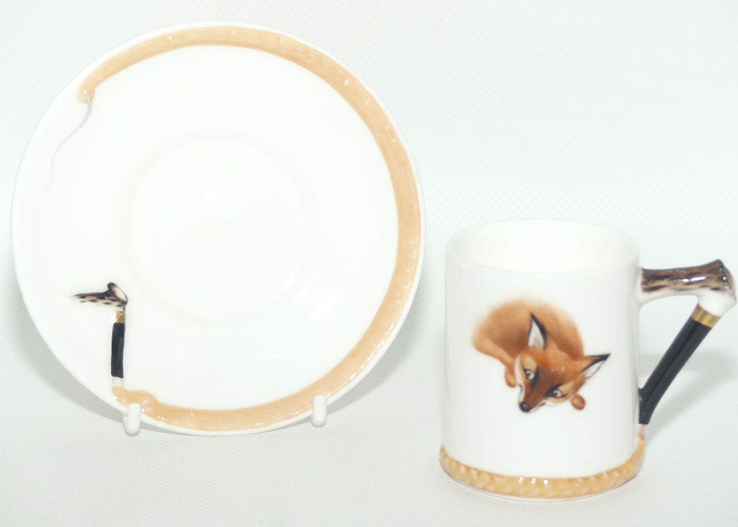 Royal Doulton Reynard the Fox coffee cup and saucer H4927 | Fox Lying | Handpainted H4927