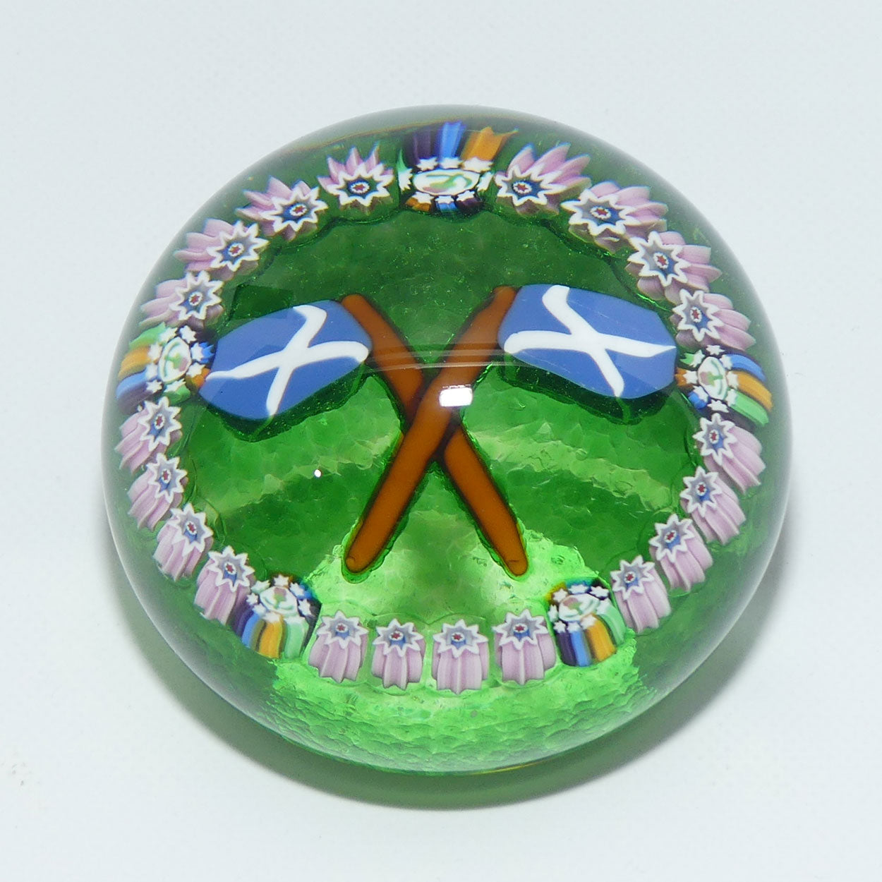 John Deacons Scotland the Brave medium paperweight | Emerald