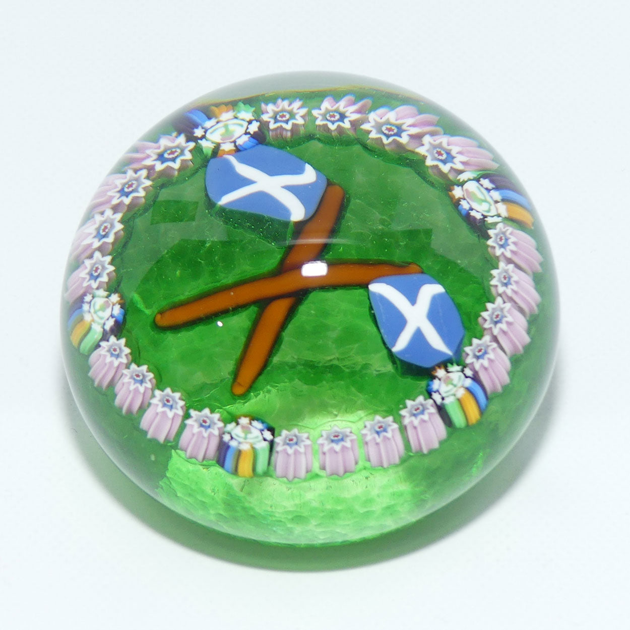 John Deacons Scotland the Brave medium paperweight | Emerald