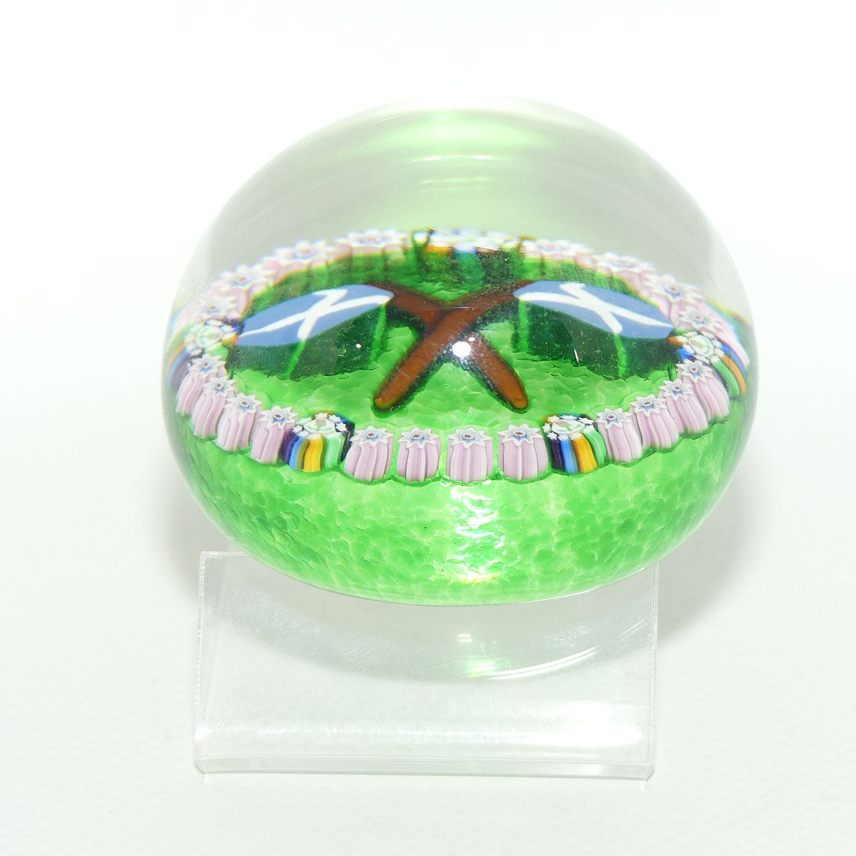 John Deacons Scotland the Brave medium paperweight | Emerald