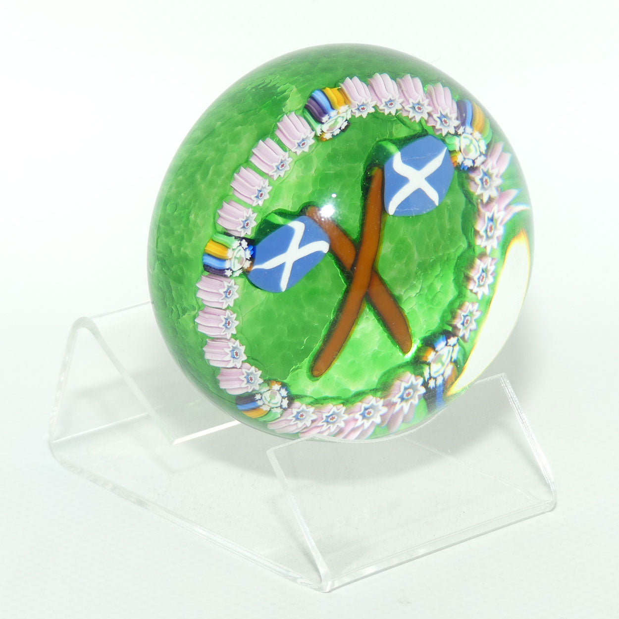 John Deacons Scotland the Brave medium paperweight | Emerald