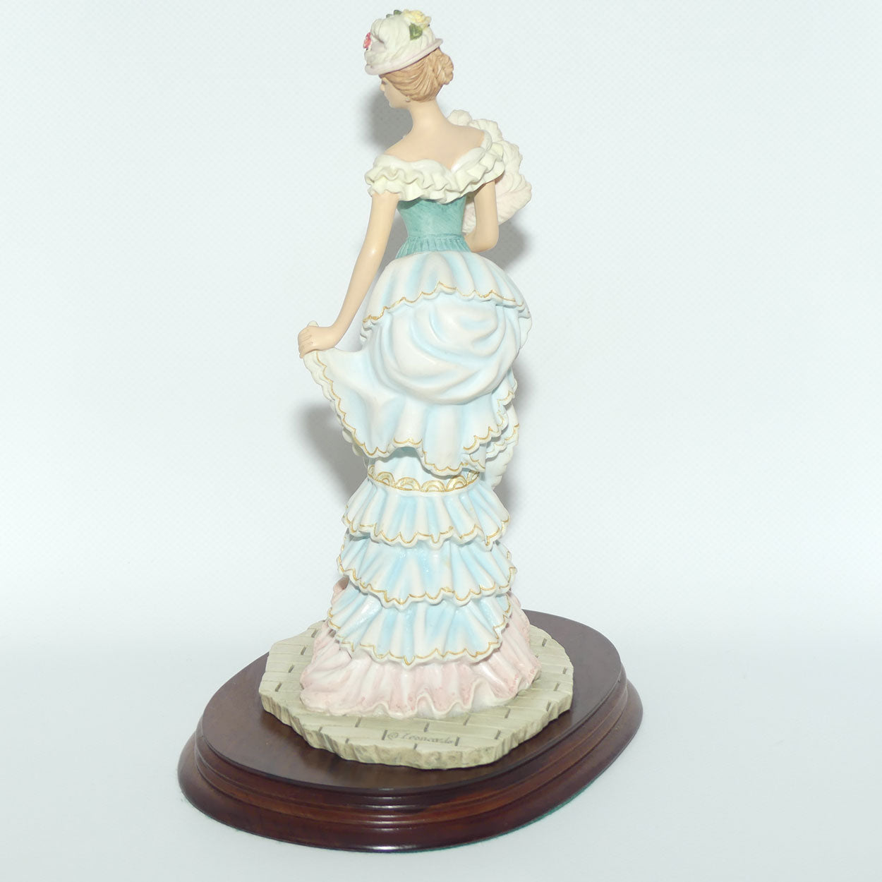 Leonardo Collection figure on wooden base | True Poise | Lady with Fan