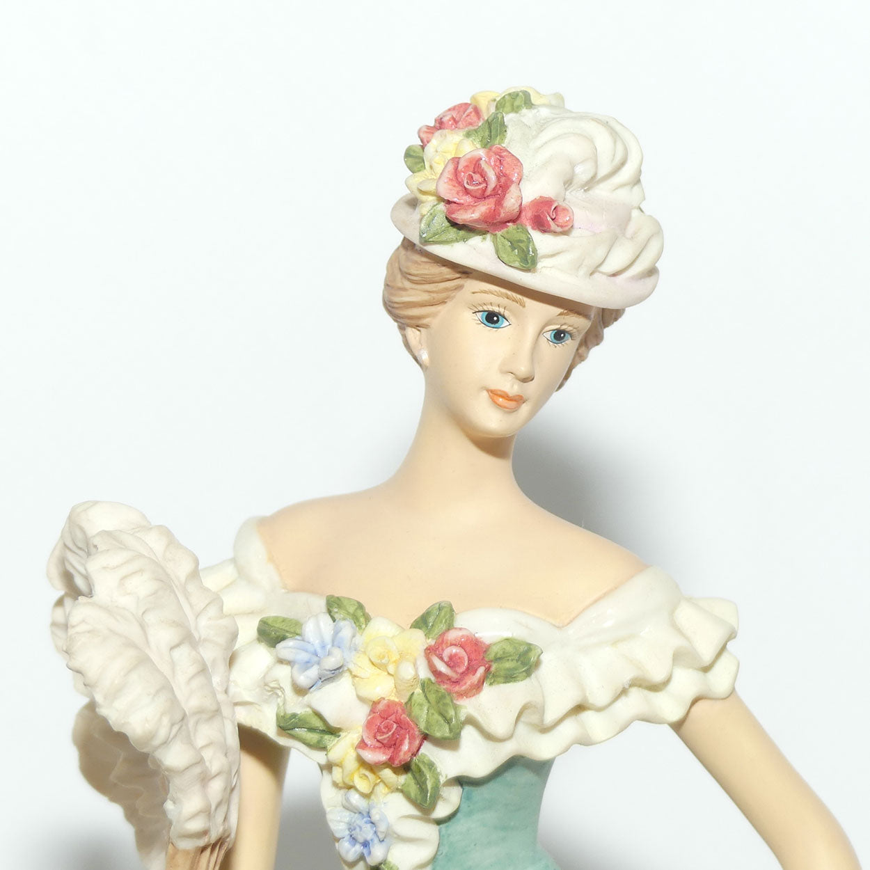 Leonardo Collection figure on wooden base | True Poise | Lady with Fan