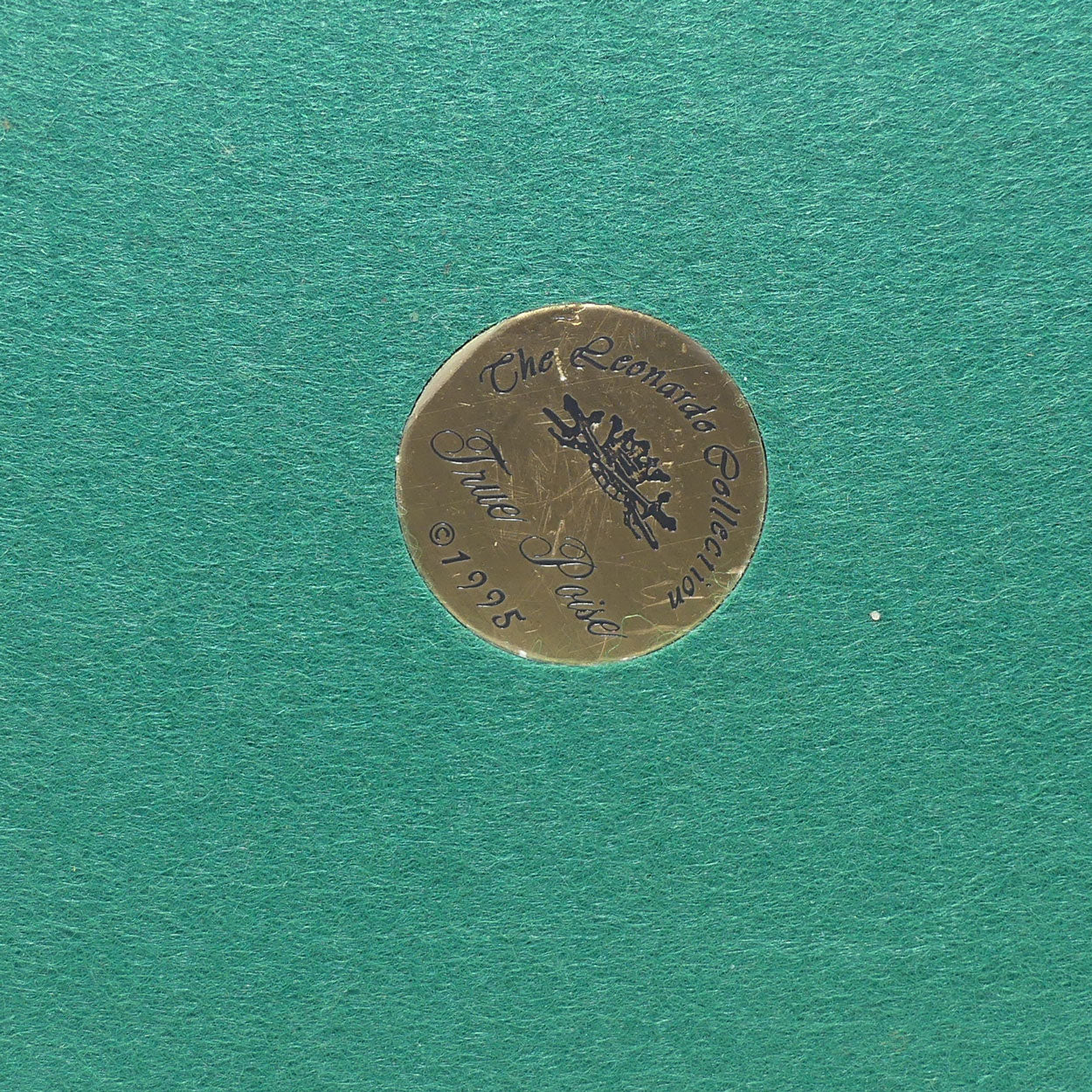 Leonardo Collection figure on wooden base | True Poise | Lady with Fan