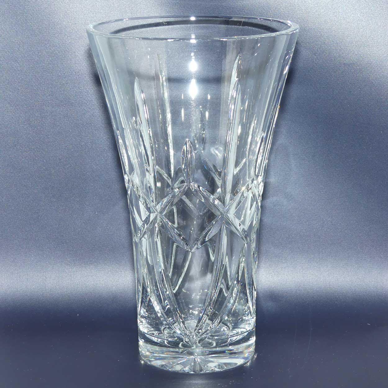 Royal Doulton Crystal vase | Contemporary design | 25cm