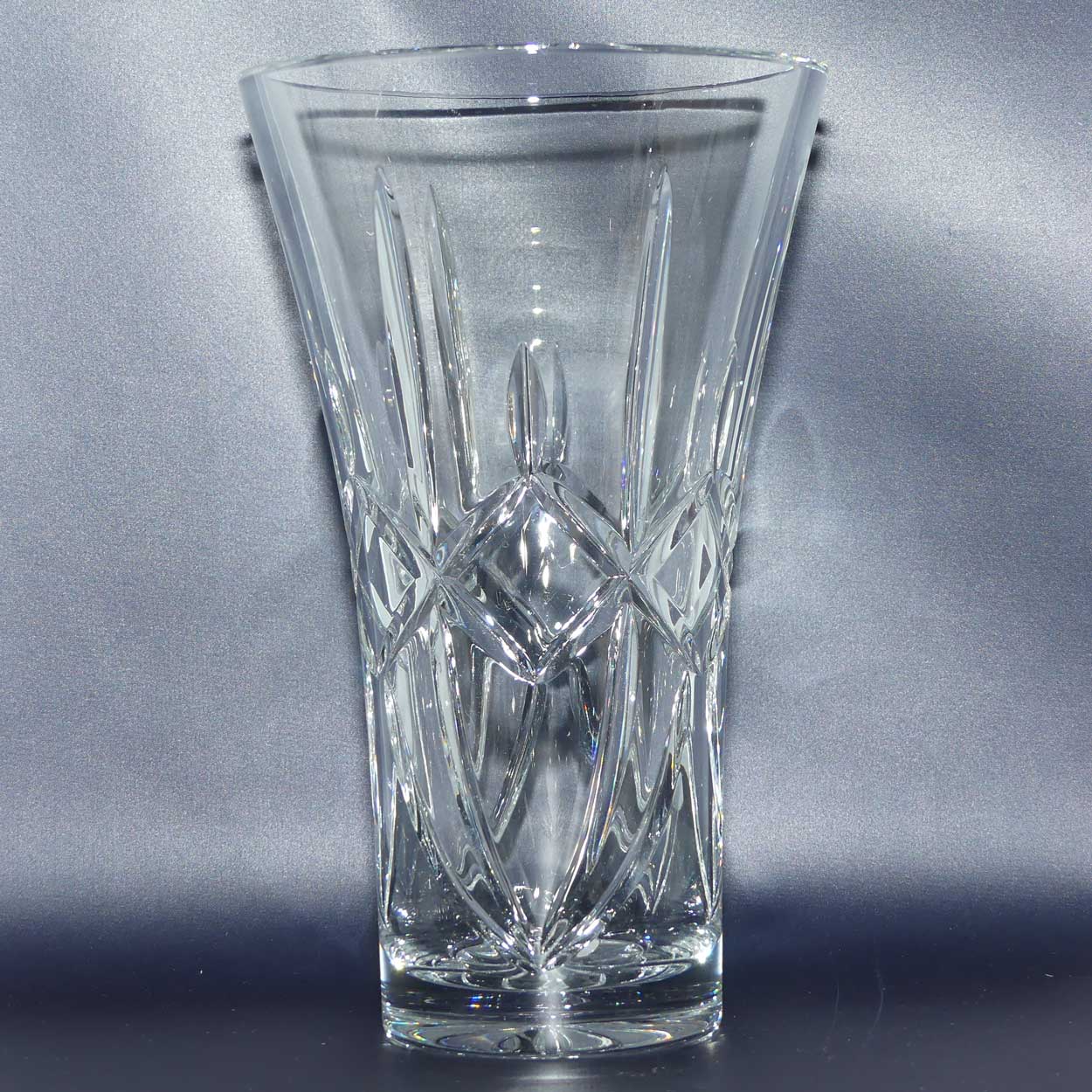 Royal Doulton Crystal vase | Contemporary design | 25cm