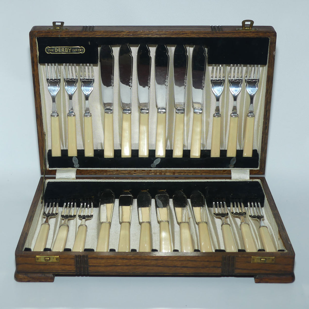 Edwardian era Bone handled and EPNS blades set of 12 fish eaters in Oak canteen