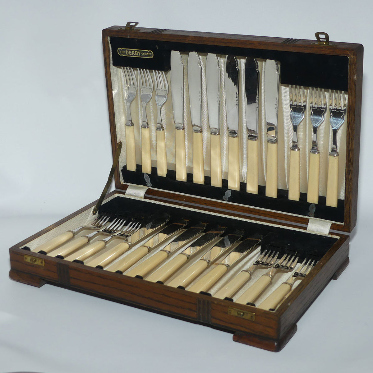 Edwardian era Bone handled and EPNS blades set of 12 fish eaters in Oak canteen