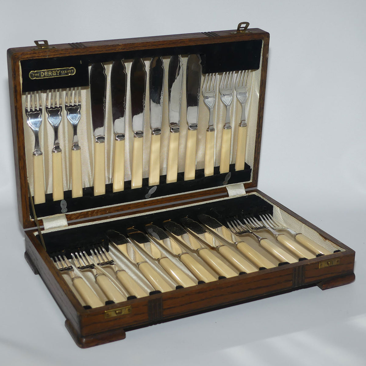 Edwardian era Bone handled and EPNS blades set of 12 fish eaters in Oak canteen
