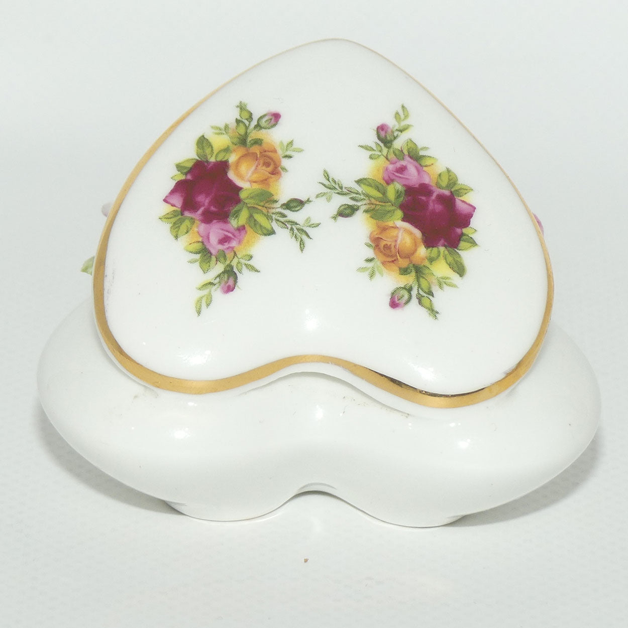 Royal Albert Old Country Roses | Heart Shape Flower Trinket | © 1962 Royal Albert Ltd backstamp
