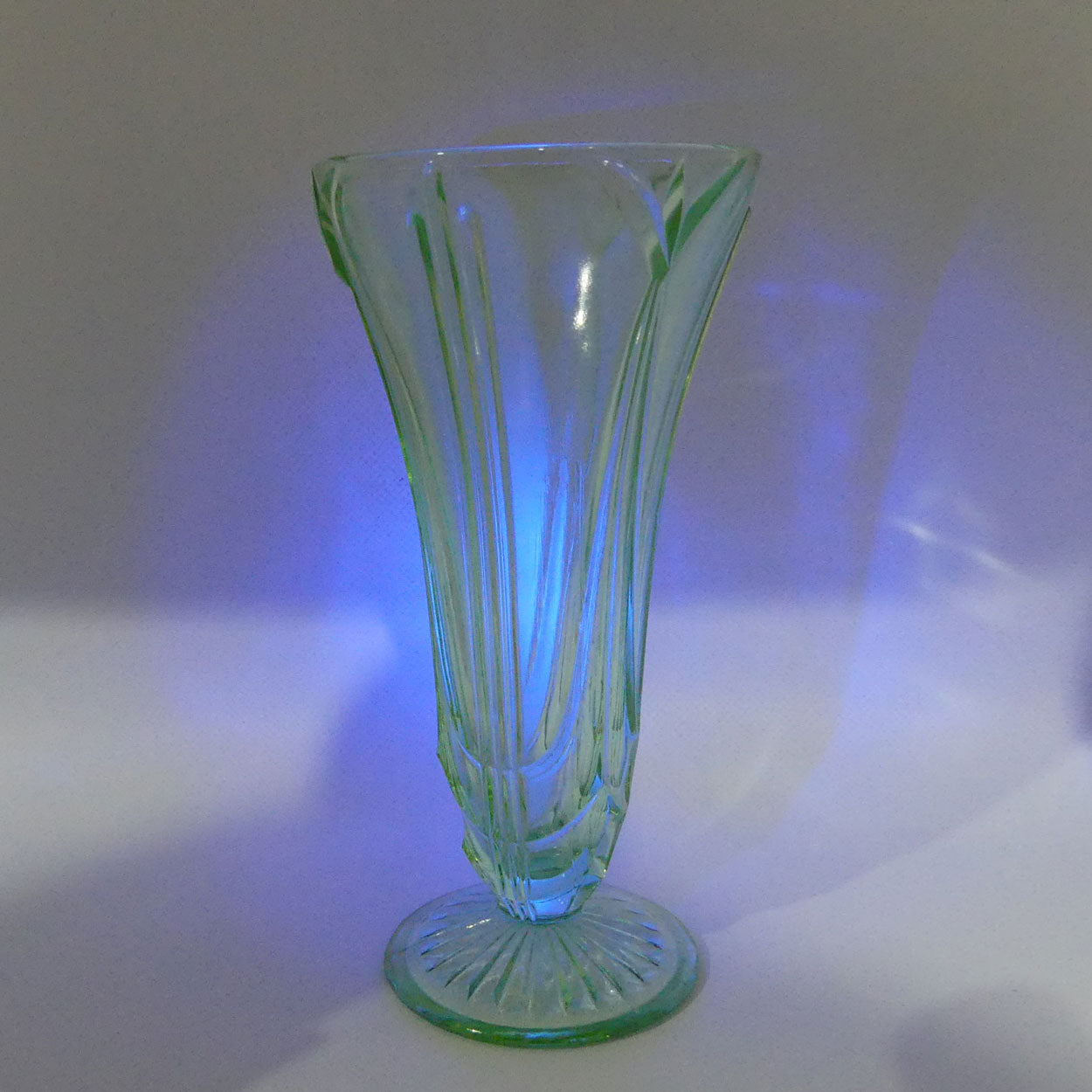 Green Depression Glass footed vase | 19cm | patterned design | #1