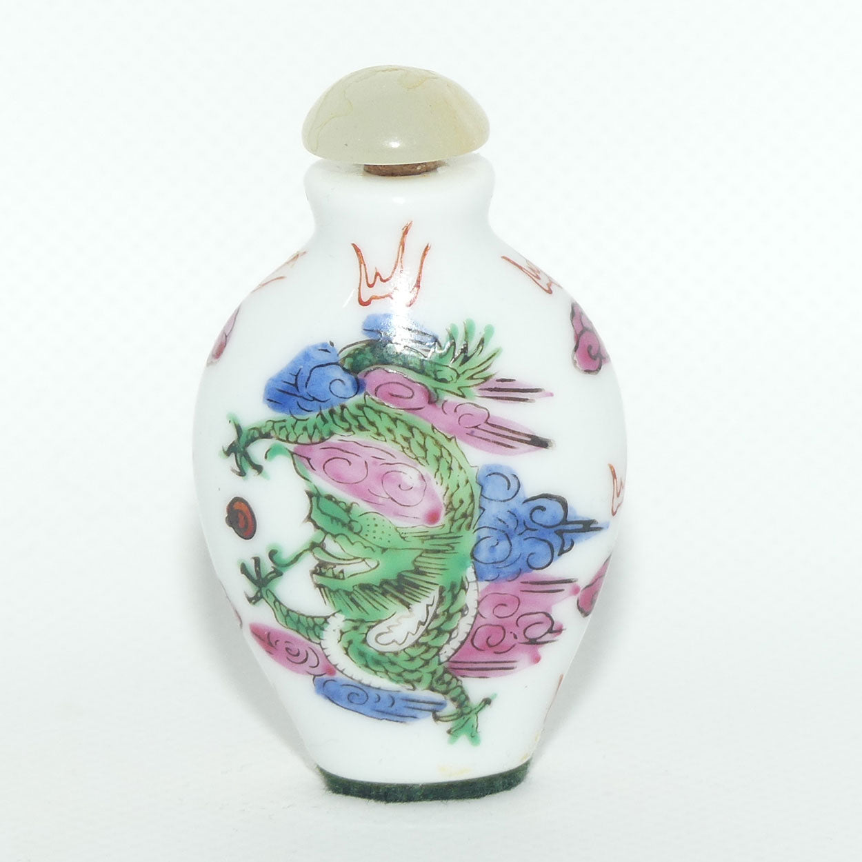 Chinese snuff bottle with greenstone stopper | Dragon motif