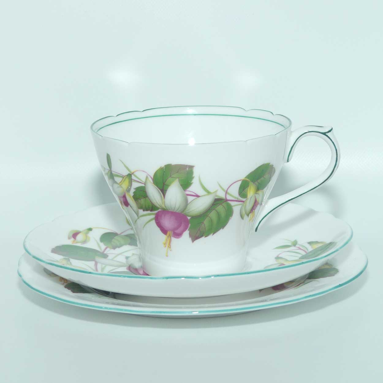 Shelley New Cambridge shape Fuschia trio | I2395