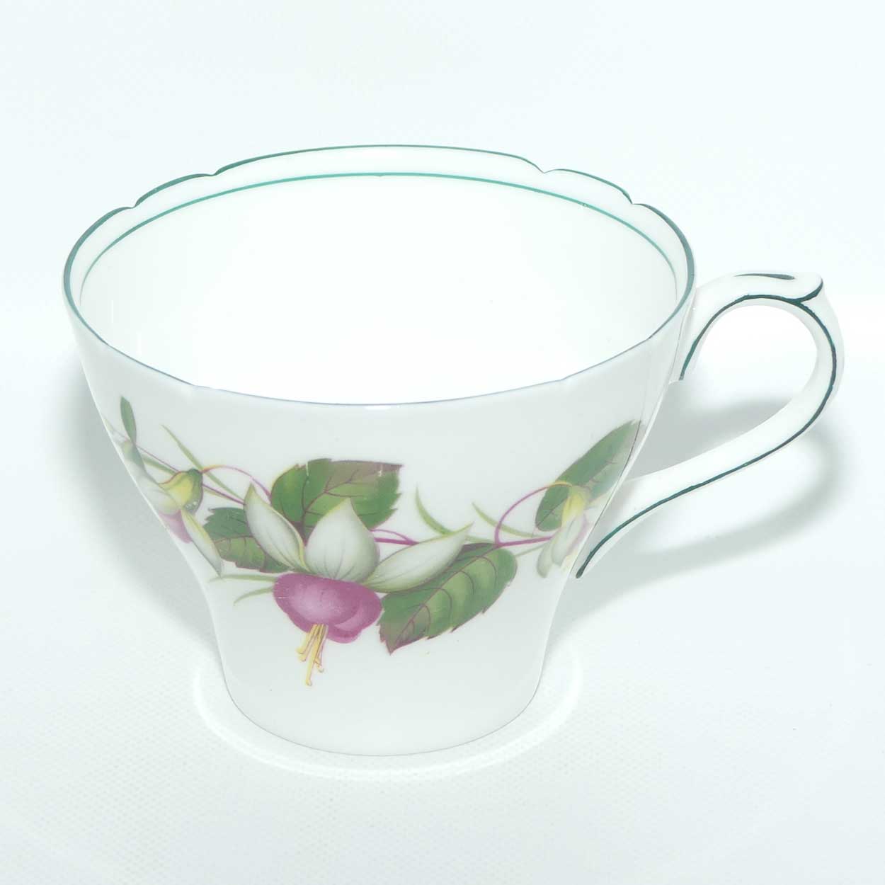 Shelley New Cambridge shape Fuschia trio | I2395