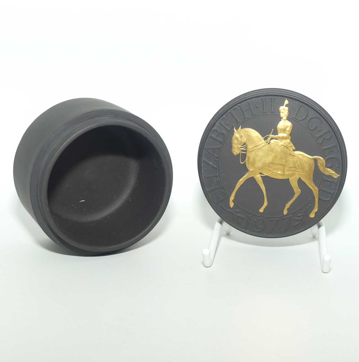 Wedgwood Basalt and Gilt trinket box | Queen Elizabeth II Silver Jubilee 1977