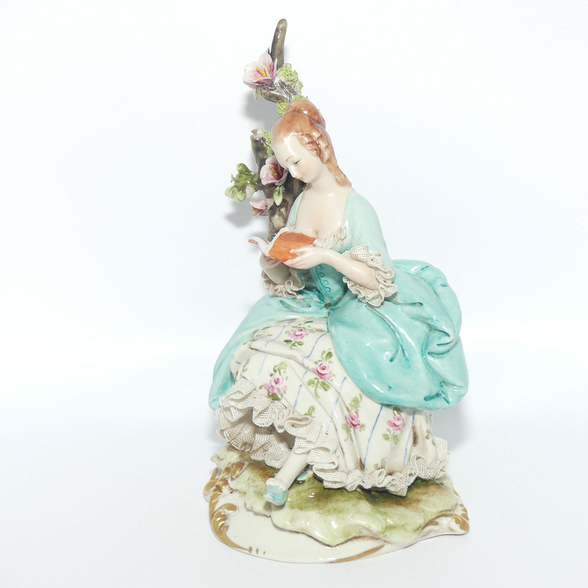 Capodimonte figure | signed D Bellaire | Lady Reading Book