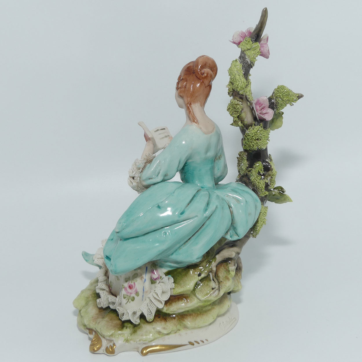 Capodimonte figure | signed D Bellaire | Lady Reading Book