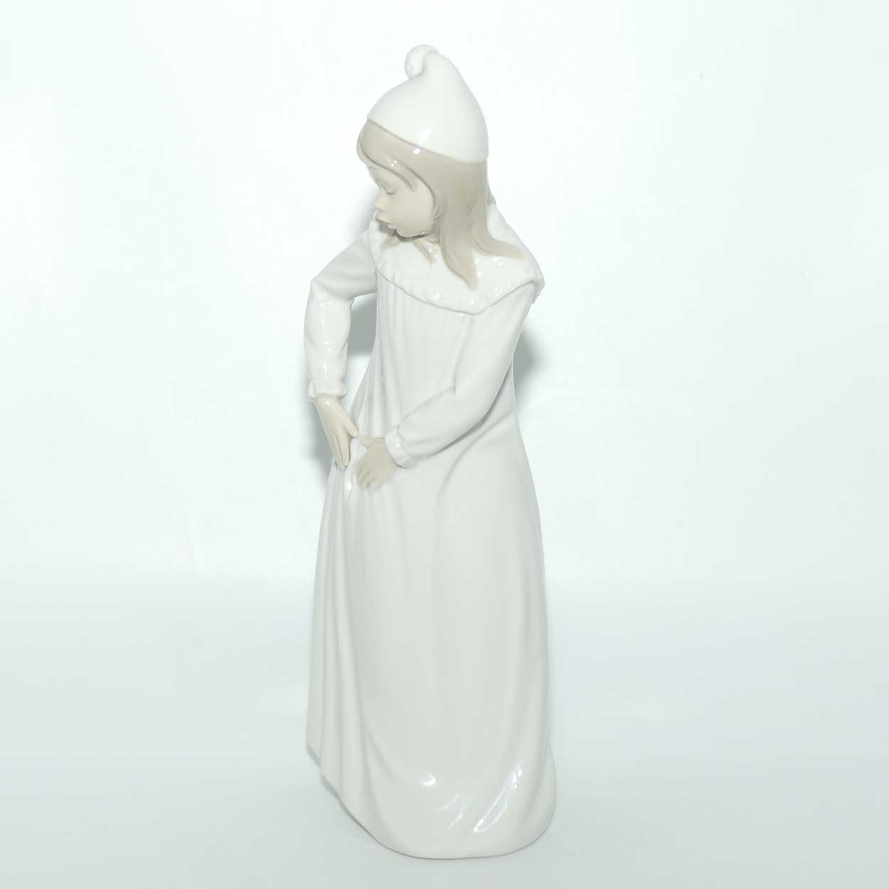 Nao by Lladro figure Girl in Night Dress | #2