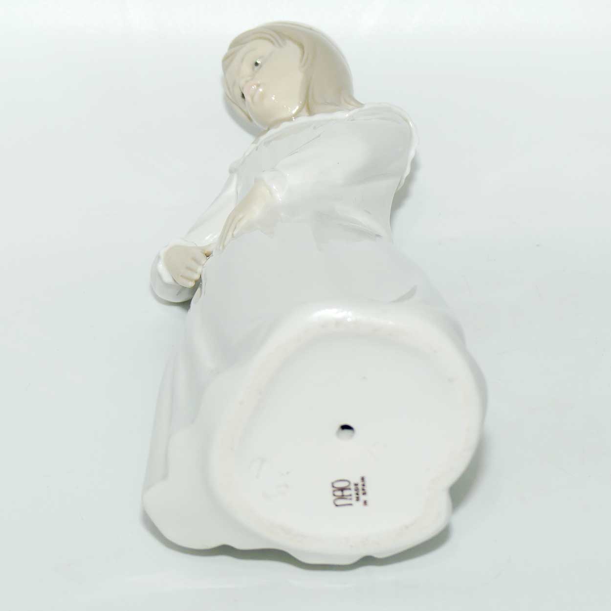 Nao by Lladro figure Girl in Night Dress | #2