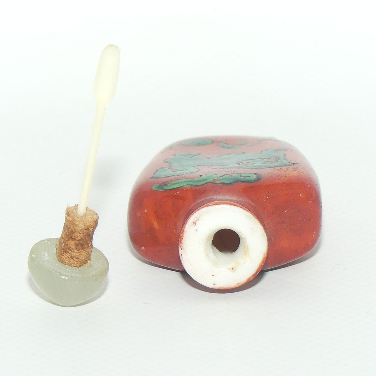 Chinese snuff bottle with greenstone stopper | Iron Red decorated with Dog of Fo