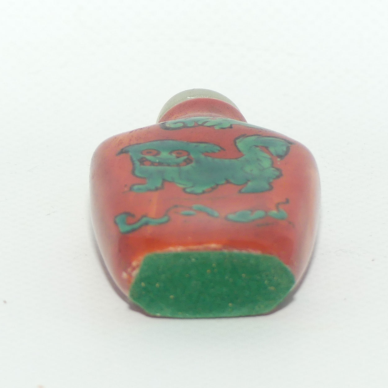 Chinese snuff bottle with greenstone stopper | Iron Red decorated with Dog of Fo
