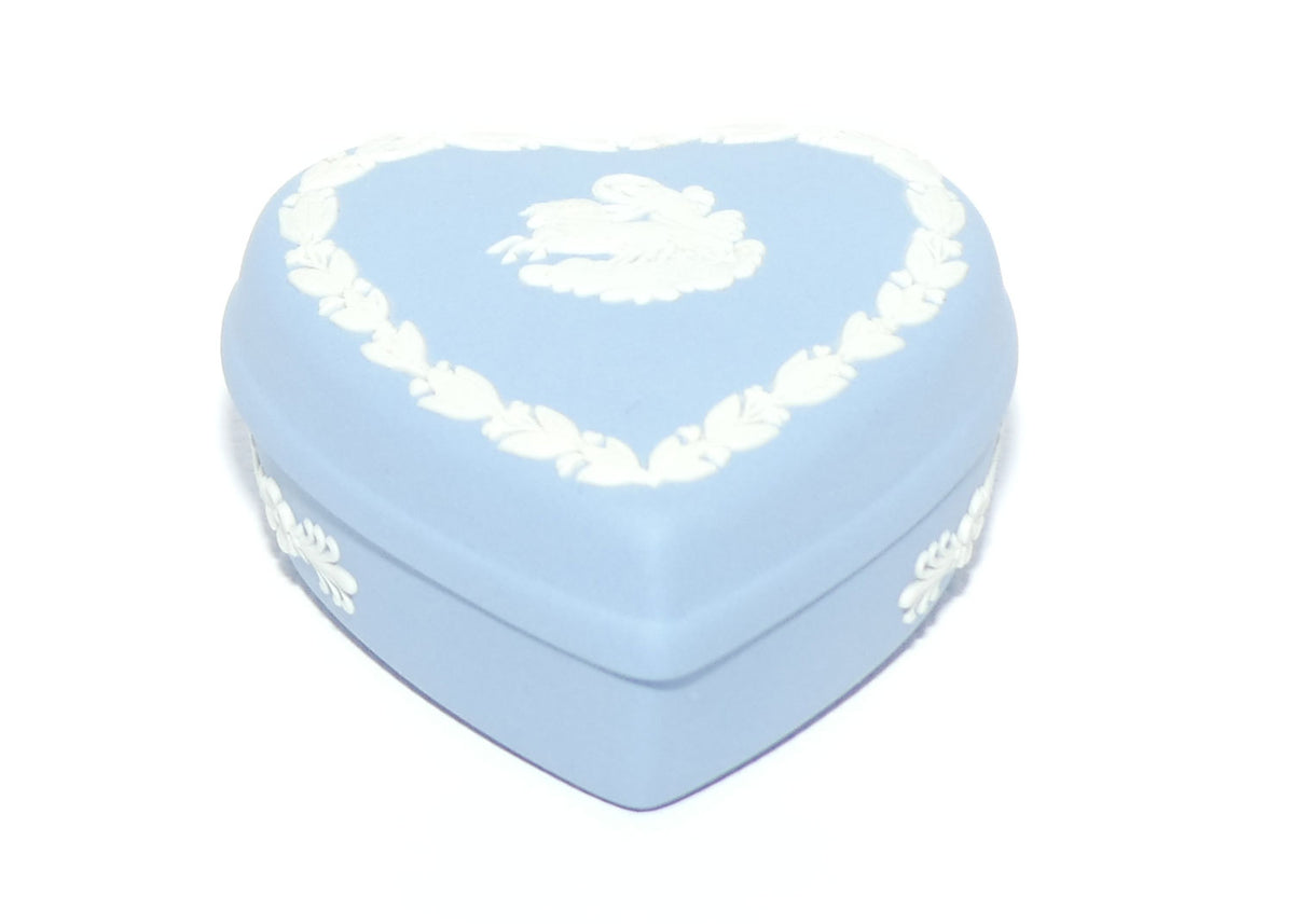 Wedgwood Jasper | White on Pale Blue | Aurora mini heart shape trinket