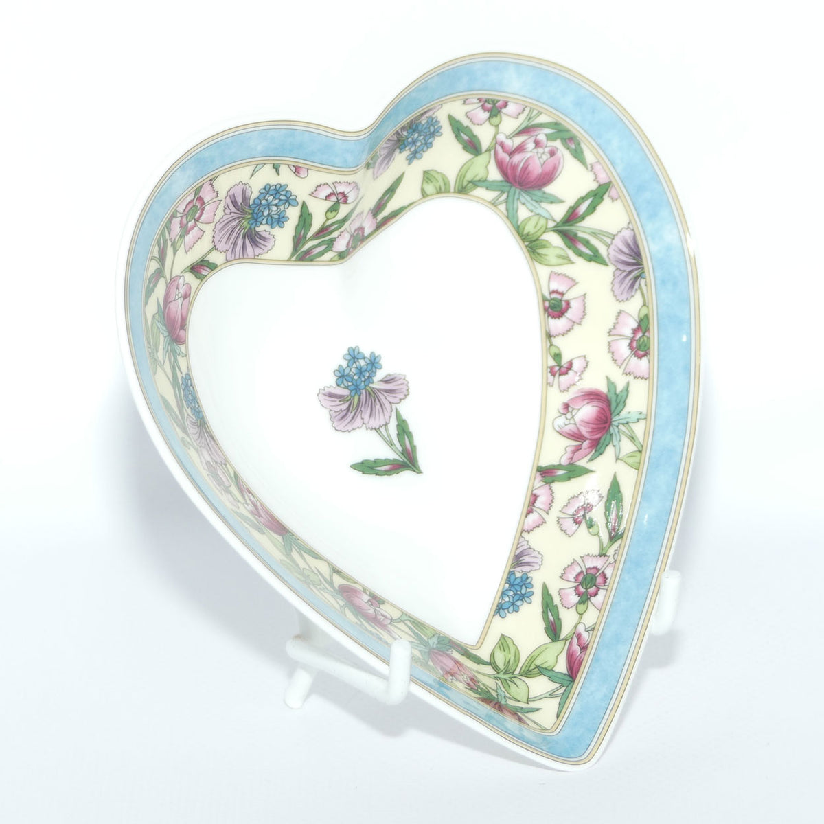 Wedgwood Sarah pattern heart shape trinket bowl | boxed