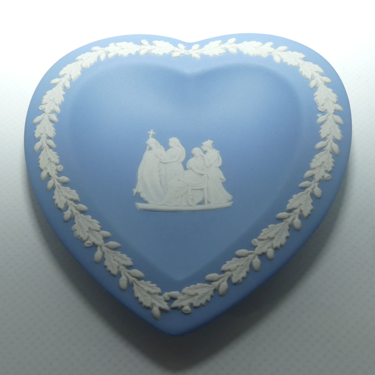 Wedgwood Jasper | White on Pale Blue | 4 Maidens Heart shape tray