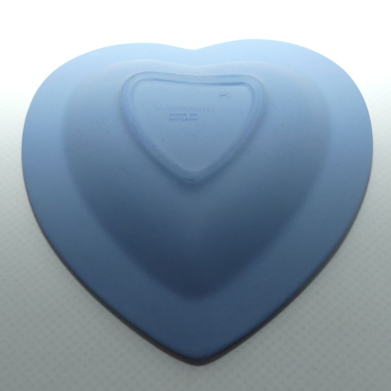 Wedgwood Jasper | White on Pale Blue | 4 Maidens Heart shape tray