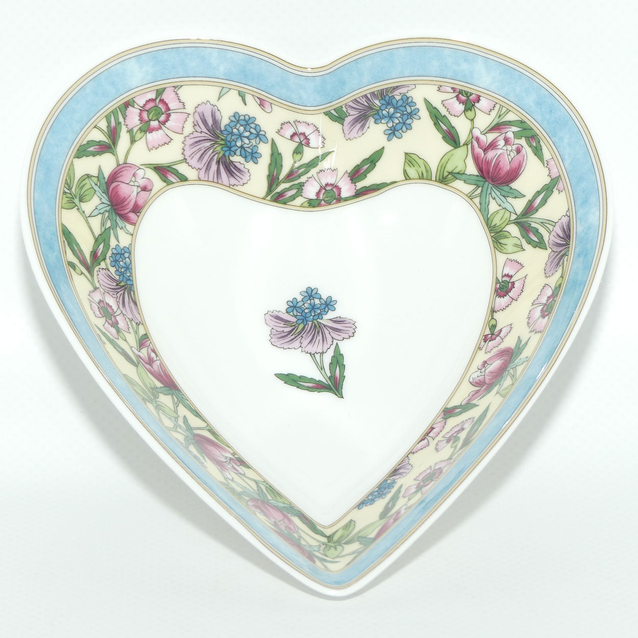 Wedgwood Sarah pattern heart shape trinket bowl | boxed