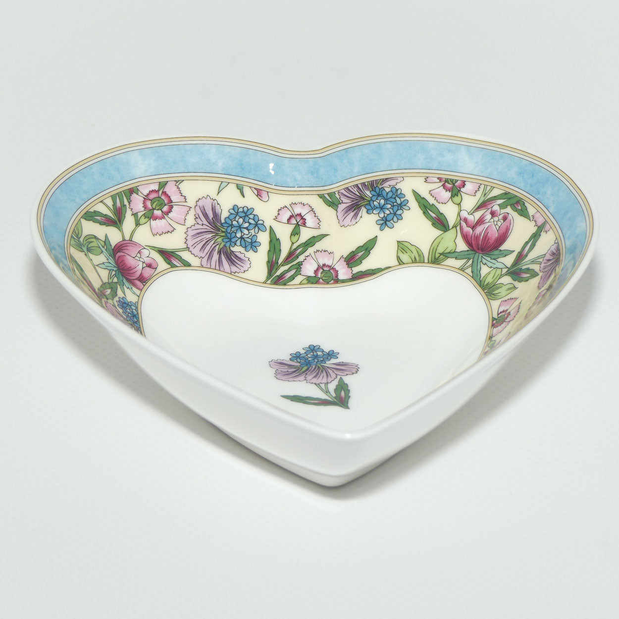 Wedgwood Sarah pattern heart shape trinket bowl | boxed