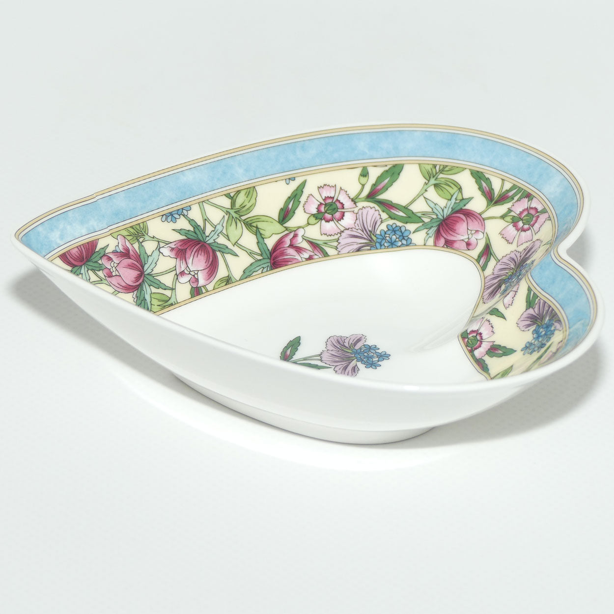 Wedgwood Sarah pattern heart shape trinket bowl | boxed