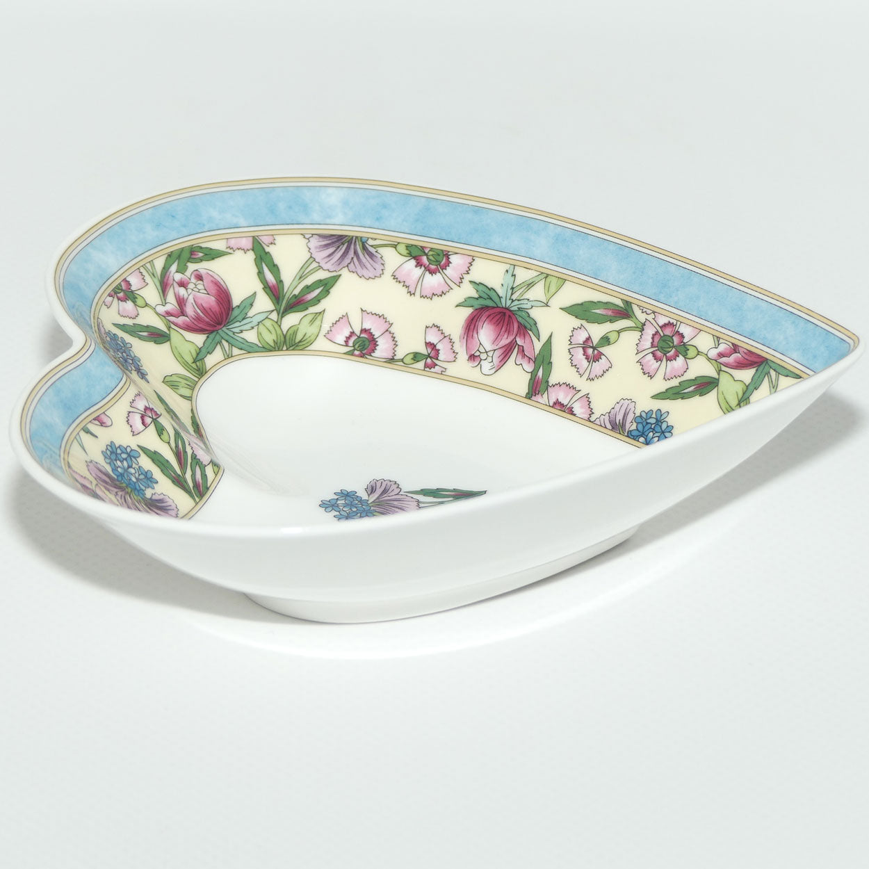 Wedgwood Sarah pattern heart shape trinket bowl | boxed