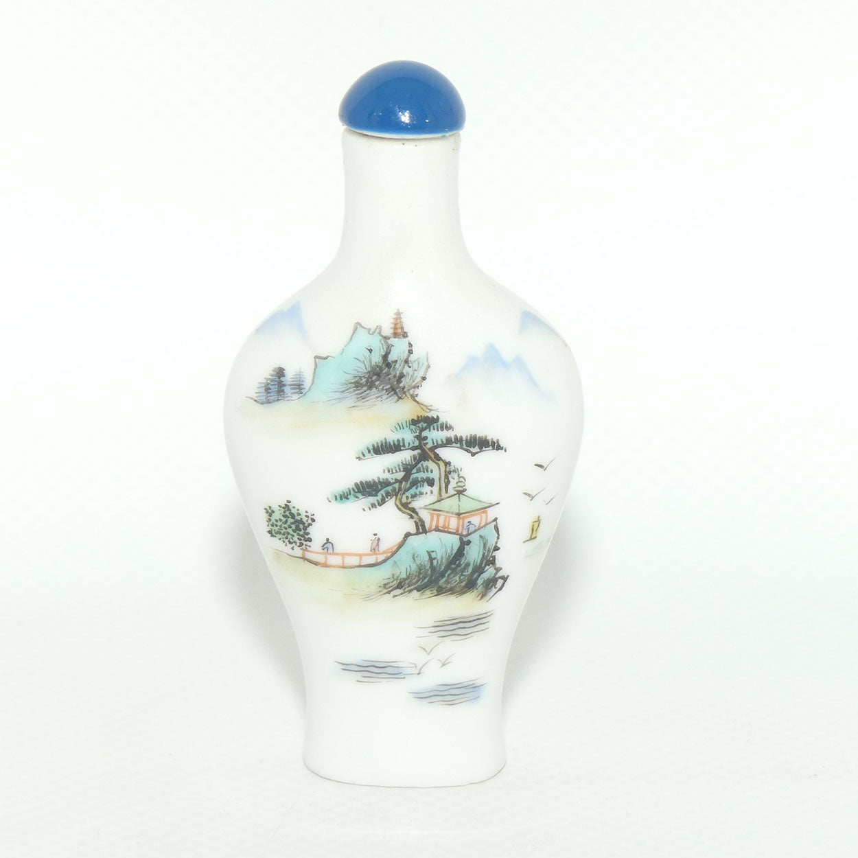 Chinese Landscape pattern Snuff Bottle | Blue stone stopper | Elegant shape