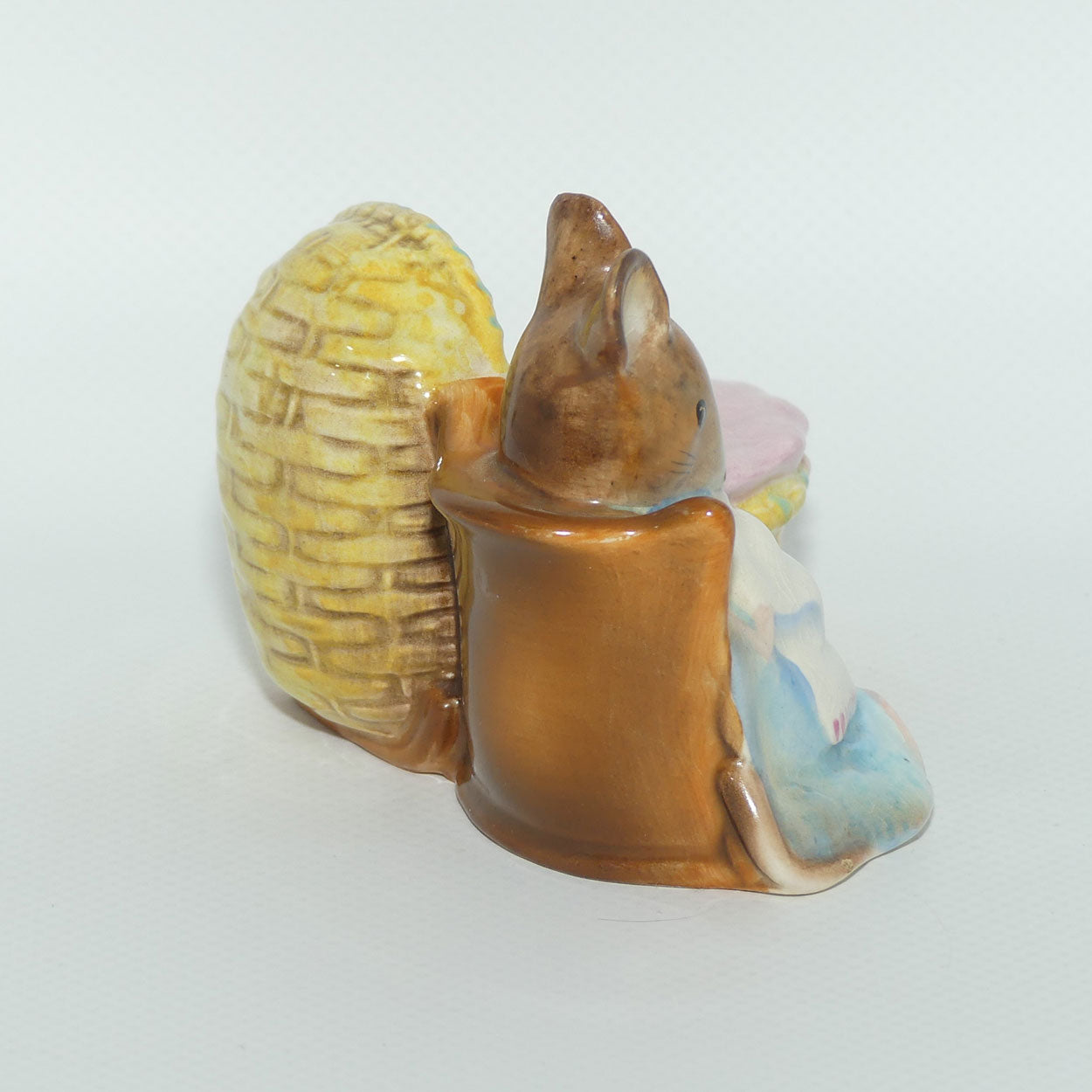 Beswick Beatrix Potter Hunca Munca | BP2a Gold Oval | #3