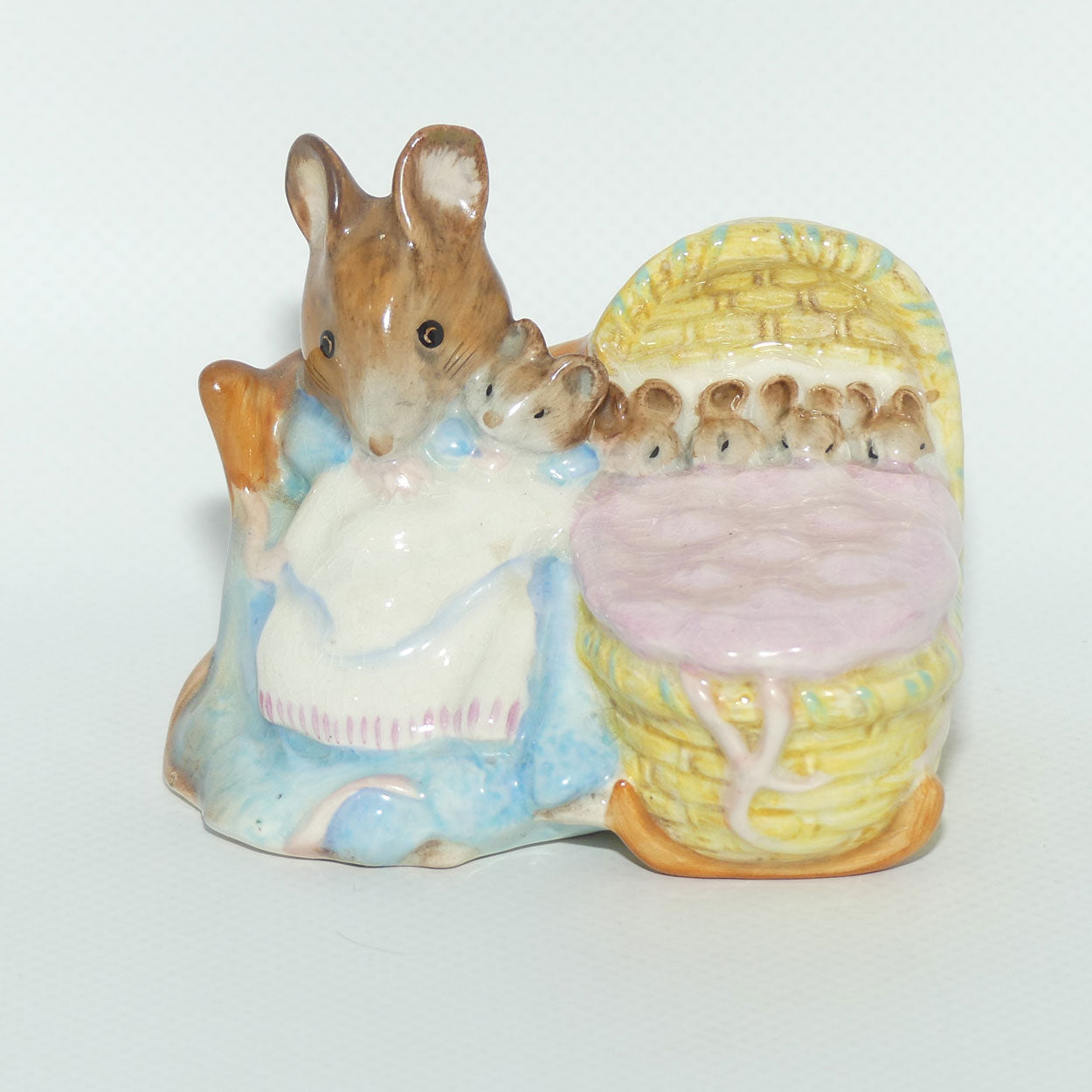 Beswick Beatrix Potter Hunca Munca | BP2a Gold Oval | #3