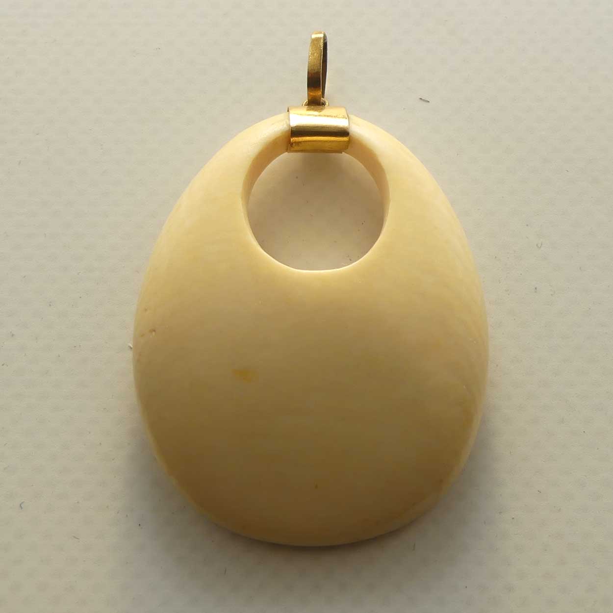 Handmade Ivory loop pendant | Mashoom Jewellery Dubai UAE