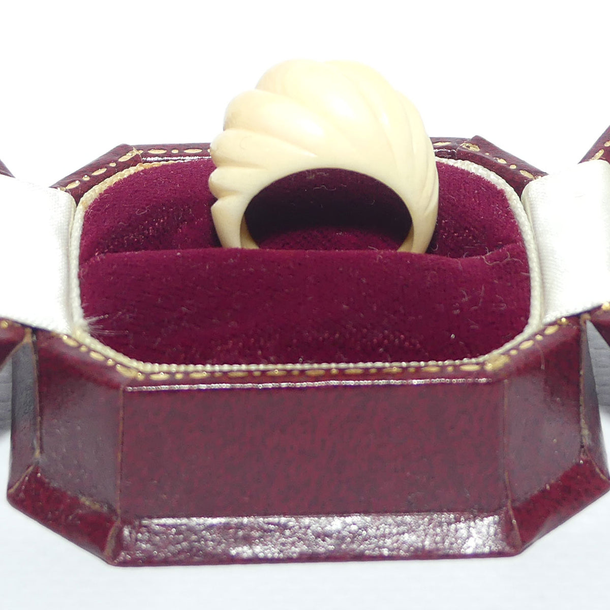 Vintage Ivory Ribbed Design ring | 16mm diam