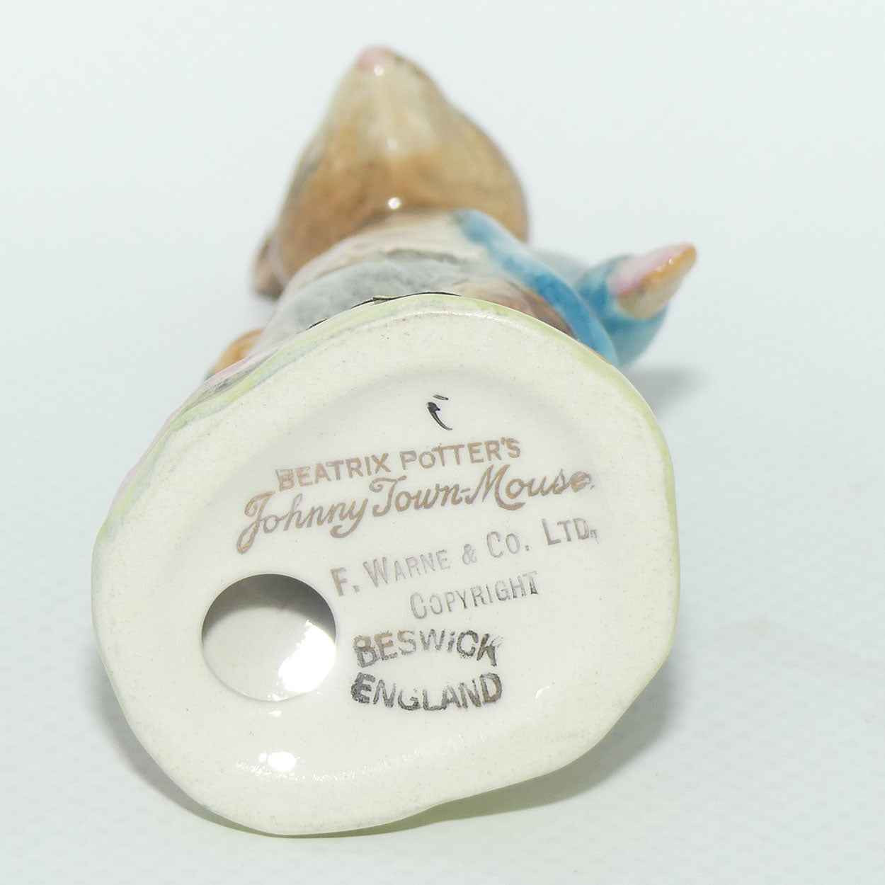 Beswick Beatrix Potter Johnny Town-Mouse | BP2a Gold Oval
