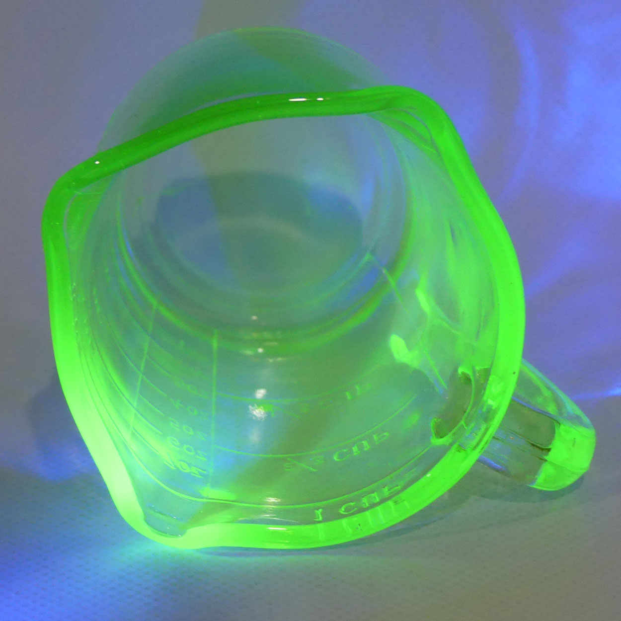 Green Depression Glass 8oz 1 Cup measuring jug | UV reactive | 3 pourers